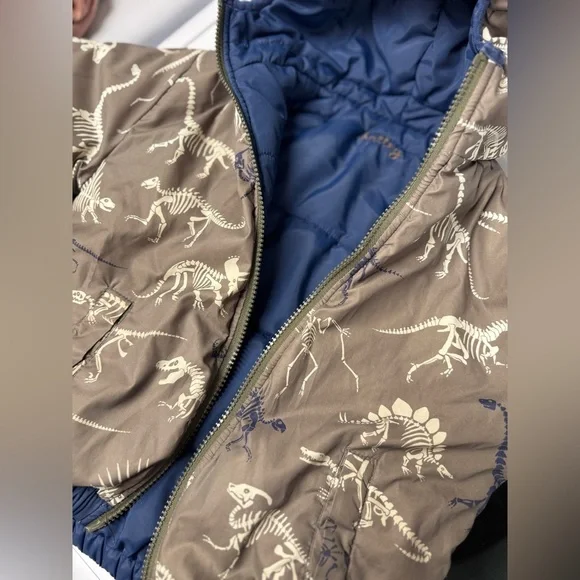 Hatley Reversible Dinosaur Skeleton Puffer Jacket | Size 2 🦖💚 - Picture 12 of 13
